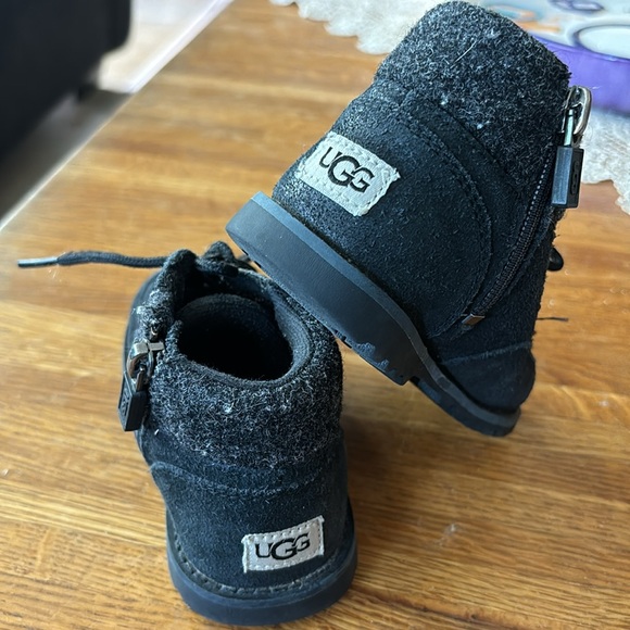 UGG Australia Girls Bootie with side Zipper size 7 - Picture 3 of 15